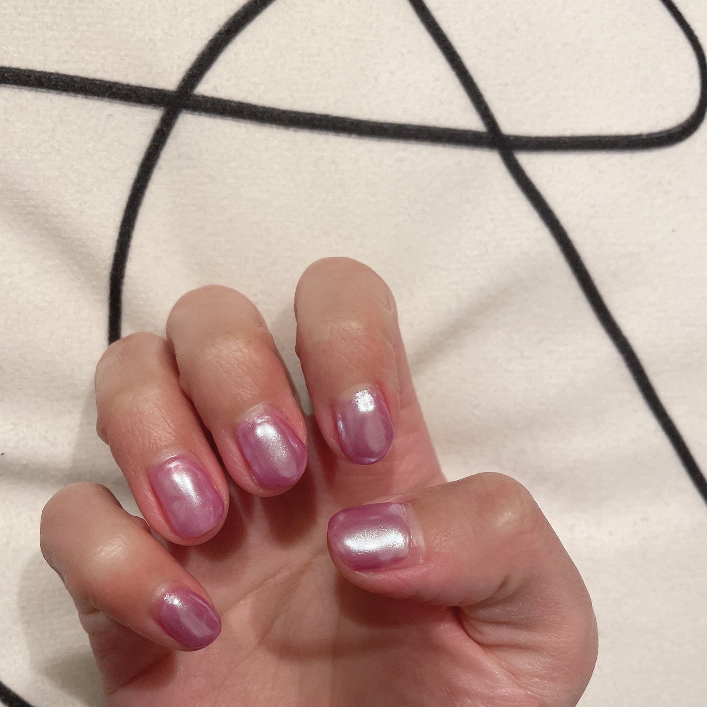 sumi on LIPS 「ラストネイル投稿𓂃🥀𓈒𓏸マグネット×オーロラネイル最初、左はフ..」(2枚目)