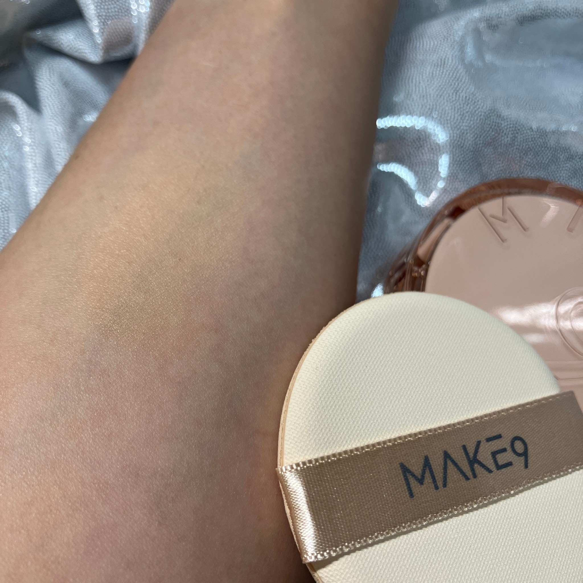 ヌードカーミンググロークッション/MAKE9/クッションファンデーションを使ったクチコミ（3枚目）