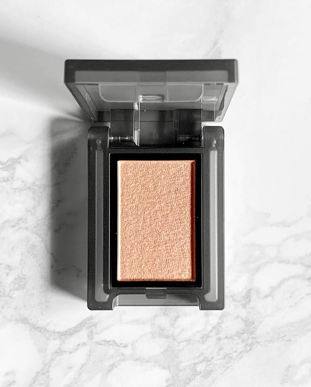 セルヴォーク ヴォランタリー アイズ/Celvoke/単色アイシャドウを使ったクチコミ(2枚目)