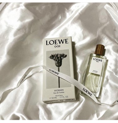 #Loewe 001 Woman Edt

やっと購入♥
〔トップノート）タンジェンリン、ベルガモット(ミドルノート）サンダルウッド
(ラストノート）ジャスミン、バニラ

つけたてはふわっとさわやかな香