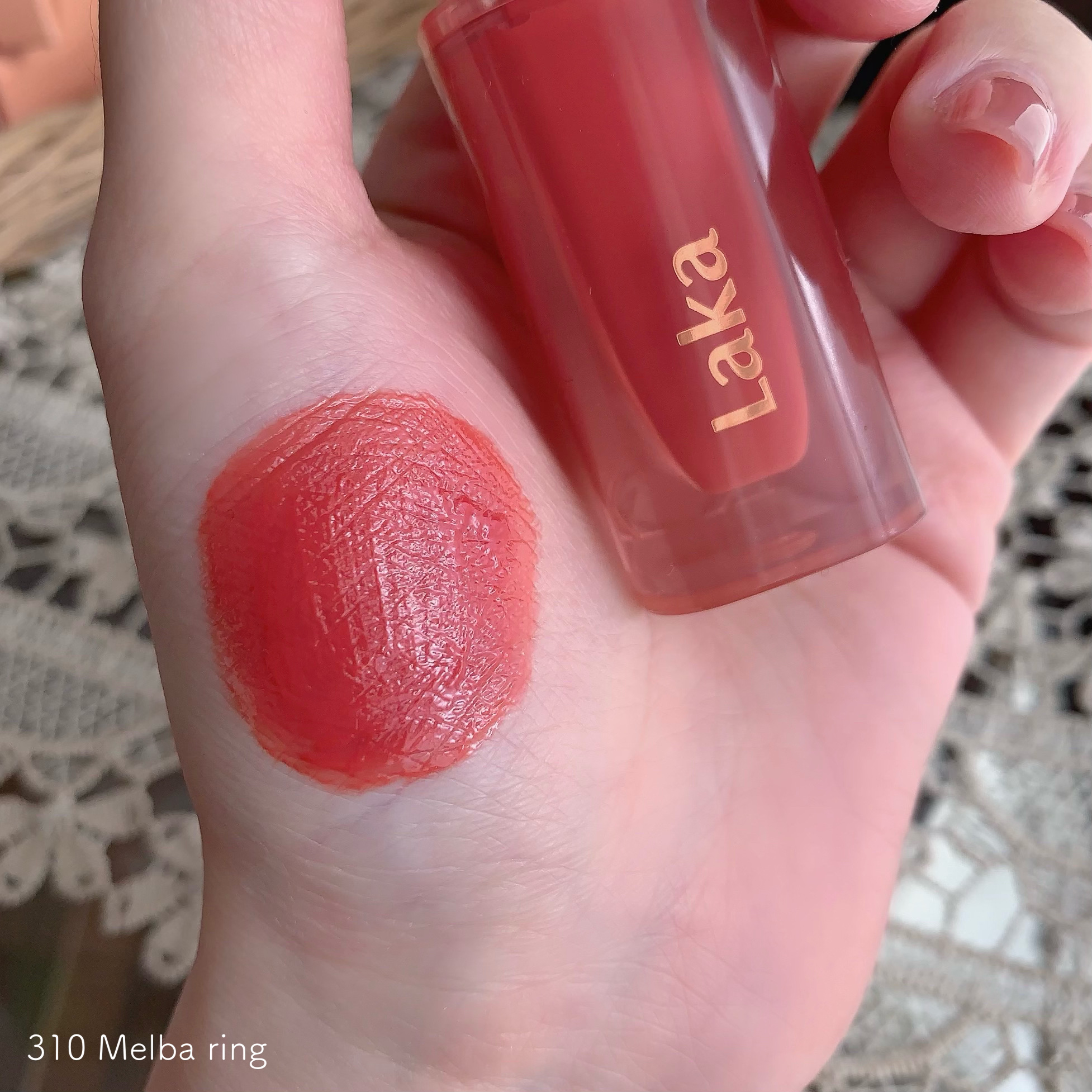 新色レビュー】ジェリーイングヌードグロス｜Lakaの人気色を比較