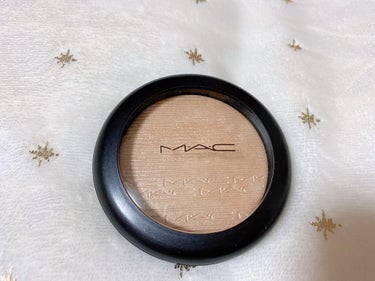 MAC エクストラ ディメンション スキンフィニッシュ ダブルグリーム❤︎*。

一軍ハイライトです！！

見た目はベージュがかったカラーなのですが、塗ってみると白っぽくギラギラに発色するところがたまら