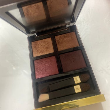 【使った商品】TOM FORD BEAUTY アイ カラー クォード 4A ハネムーン
【商品の特徴】諭吉アイシャドウ
【使用感】綺麗なラメ
【良いところ】粉飛びしない、綺麗なグラデーション作れる、イエ