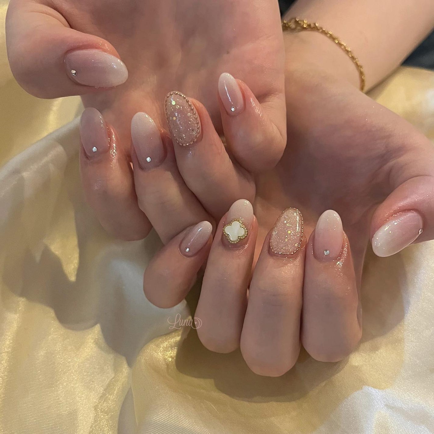 Iuna. Mizuki on LIPS 「.🩰🤍クローバーパーツ小欠品中です🙇🏼#nail#nailst..」(1枚目)