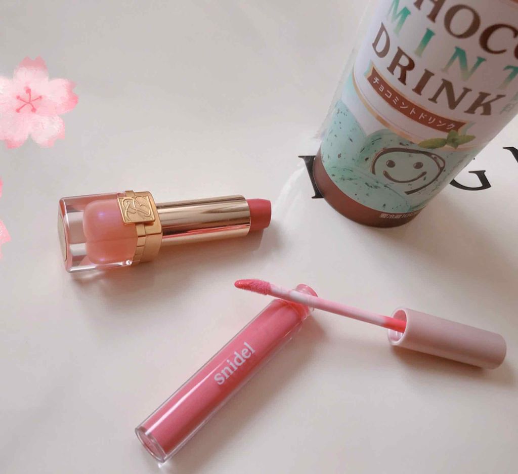 ▪️ｴｽﾃｨﾛｰﾀﾞｰ(ﾋﾟｭｱｶﾗｰ ｸﾘｽﾀﾙｼｱｰ ﾘｯﾌﾟｽﾃｨｯｸ01)
ピンクベージュで、ナチュラルな仕上がり。綺麗なツヤ感が好きです🙆🏻私の唇に単体使いすると 少しくすんだ感じになるので赤リップを仕込んだり、上にピンクリッ