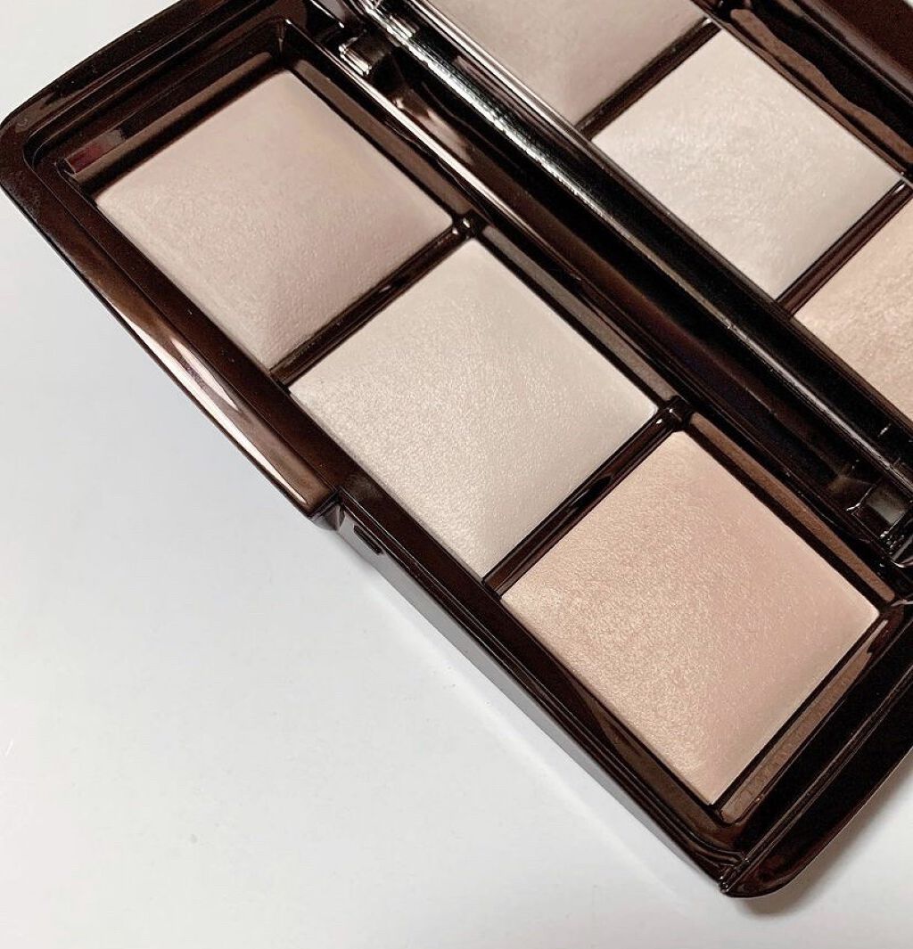 HOURGLASS Hourglass Ambient Lighting Powderのクチコミ「仕上げパレットはアワグラ良き✨


୨୧・・・・・・・・・・・・・・・・・・・・୨୧

▶︎ア.....」（3枚目）