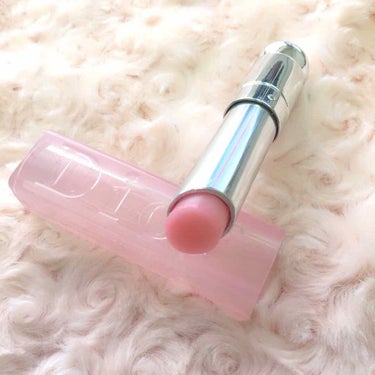 【Dior】
アディクトリップグロウ 001
¥3,800+税


しっとりしたリップバームです💄
唇の温度で出る色が変わり、
ナチュラルな血色感を出してくれます！
保湿力ばっちり✨乾燥もないです☺️
