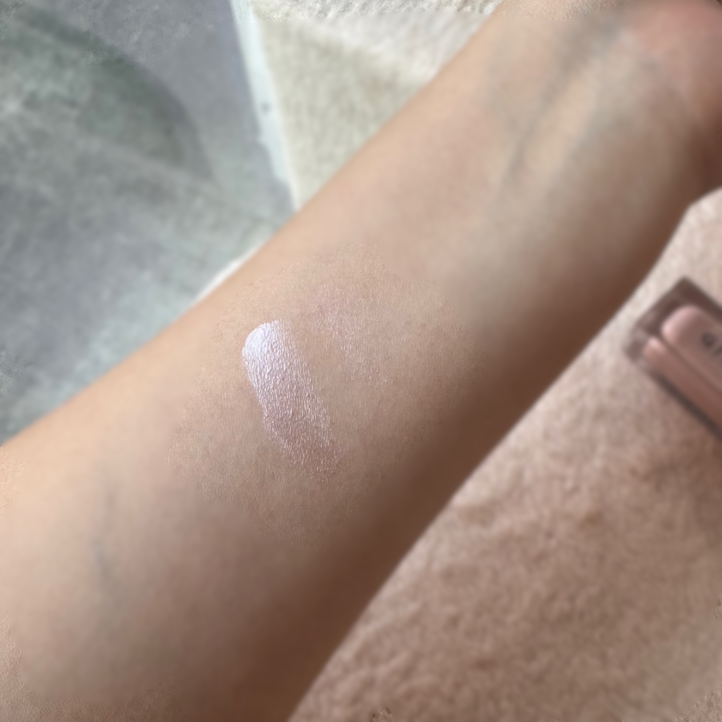 プリズム・リーブル・ スキンケアリング・ハイライター ローズ エクストラヴァガンザ/GIVENCHY/リキッドハイライトを使ったクチコミ（3枚目）