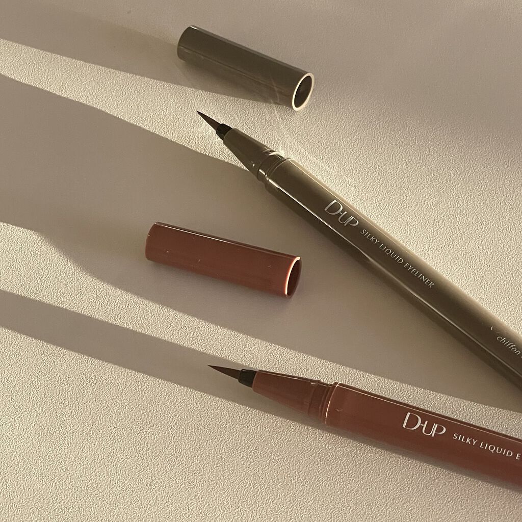 #D-UP
#シルキーリキッドアイライナーWP
¥1,430(税込)

カラーは
#シフォンブラウン
#アプリコットブラウン

めちゃくちゃ描きやすくていつも目尻ライン長めだから
綺麗にひけて気に入った🥰
発色もいいしウォータープルーフで
