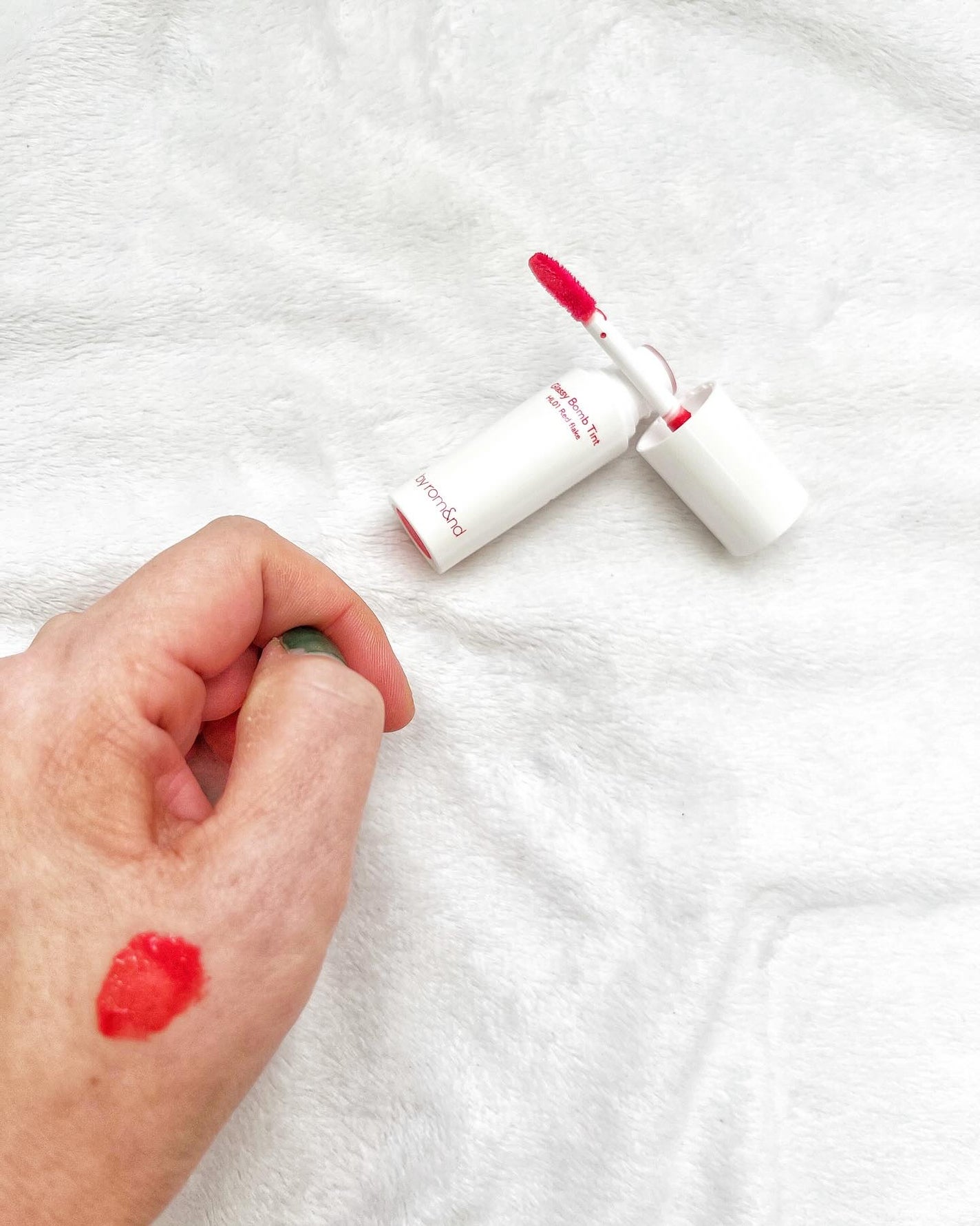 アンドバイロムアンド グラッシーボムティント/&nd by rom&nd/リップティントを使ったクチコミ(4枚目)