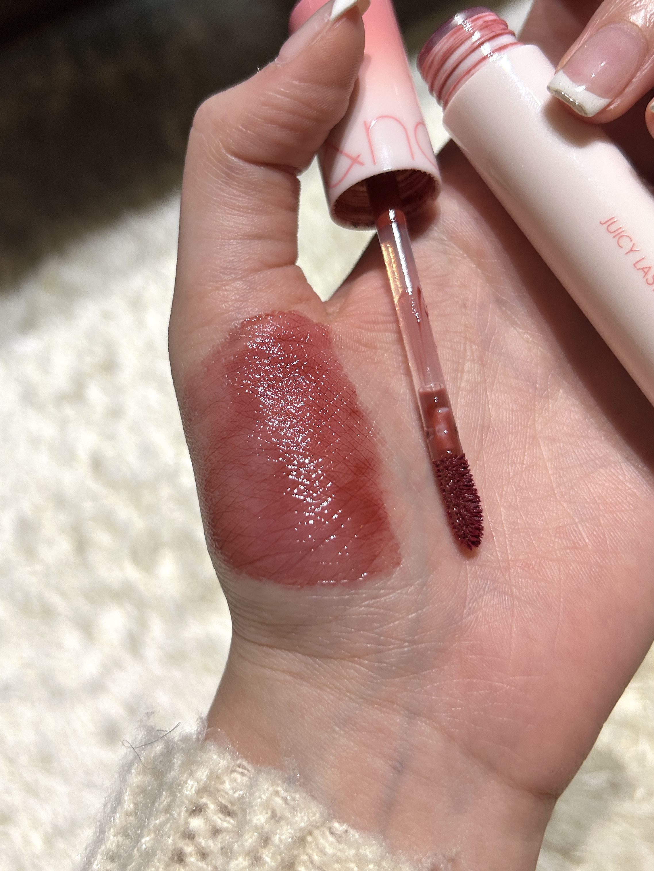 ジューシーラスティングティント 35 ベアジュジュブジャム(BARE JUJUBE JAM)/rom&nd/リップティントを使ったクチコミ（2枚目）