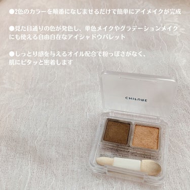 【CHIFURE ツイン カラー アイシャドウ】

♡05 ゴールド系
💰¥400+tax


*̣̩⋆̩商品特徴*̣̩⋆̩

あざやか美発色✨

なりたいカラーメイクが実現する遊べるアイシャドウ❁⃘*.ﾟ‎

●2色のカラーを順番になじませるだけで簡単にアイメイクが完成

●見た目通りの色が発色し、単色メイクやグラデーションメイクにも使える自由自在なアイシャドウパレット

●しっとり感を与えるオイル配合で粉っぽさがなく、肌にピタッと密着します

●ラスティング成分配合で美しい発色が持続します

●携帯に便利なミニサイズ

●しっとり肌ざわりの良いチップ付

●上品な輝きのゴールドブラウン


*～*～*～*～*～*～*～*～*～*～*～*～*～*


*̣̩⋆̩review*̣̩⋆̩

とても発色が良いため、私はチップや指よりブラシでふんわりのせるのが好きです❁⃘*.ﾟ

ゴールド系ということもあり、とてもゴージャスな目元になります☪︎ *.

この2色でアイメイクするのもいいですが、私の肌色だとこのカラーのみだと違和感を感じるので、ゴールドを別のアイシャドウと重ねるのが可愛いです✩.*˚

アクセントとして色々なアイメイクを楽しめるので、気になった方は、ぜひ⸜❤︎⸝‍


*☼*―――――*☼*―――――*☼*―――――*☼*

投稿が少しでもいいと思ったら❤＆📎よろしくお願いいたします🥰
フォロー、コメントもぜひしていただけたら嬉しいです✨

*☼*―――――*☼*―――――*☼*―――――*☼*

YouTubeはじめました📺

今までのレビューをより詳しくレビューしたり、コスメ、スキンケアの比較などしています\ ♪♪ /

ぜひチャンネル登録よろしくお願いします🌸

「ヲタクのねるこ」と検索するか、Instagram・Twitter(@lipsnerukooo)のプロフィールのリンクからYouTubeへとんでみてください⸜❤︎⸝‍

*☼*―――――*☼*―――――*☼*―――――*☼*


#ちふれ #chifure #ツインカラーアイシャドウ #アイシャドウ #アイシャドウパレット #プチプラコスメ #ゴールドアイシャドウ #ゴールドラメ #アイメイク の画像 その2