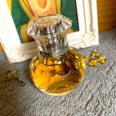 ジルスチュアート
✨ヴァニララスト　オードパルファム✨

寒い季節は甘い香りを纏いたくなりますよね。

グルマン系の香水が好きで
特にバニラの香りが大好きなので、
これは自分に大ヒットしました！！



