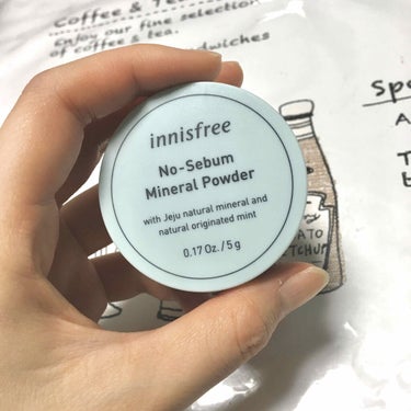 はい話題の！Innisfreeさん！お世話になります！
こちらは«ノーセバムミネラルパウダー»という商品なんですが、お肌が陶器になります。以上です。




えー詳しく説明すると、めっっっちゃさらっさら