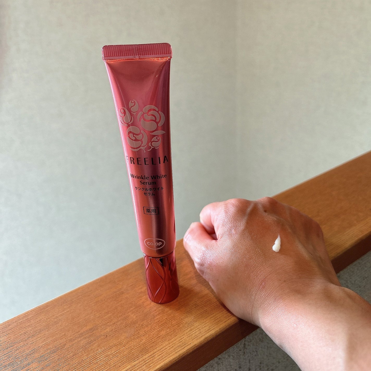 フリーリア 薬用リンクルホワイトセラムE/コープ/美容液を使ったクチコミ(2枚目)