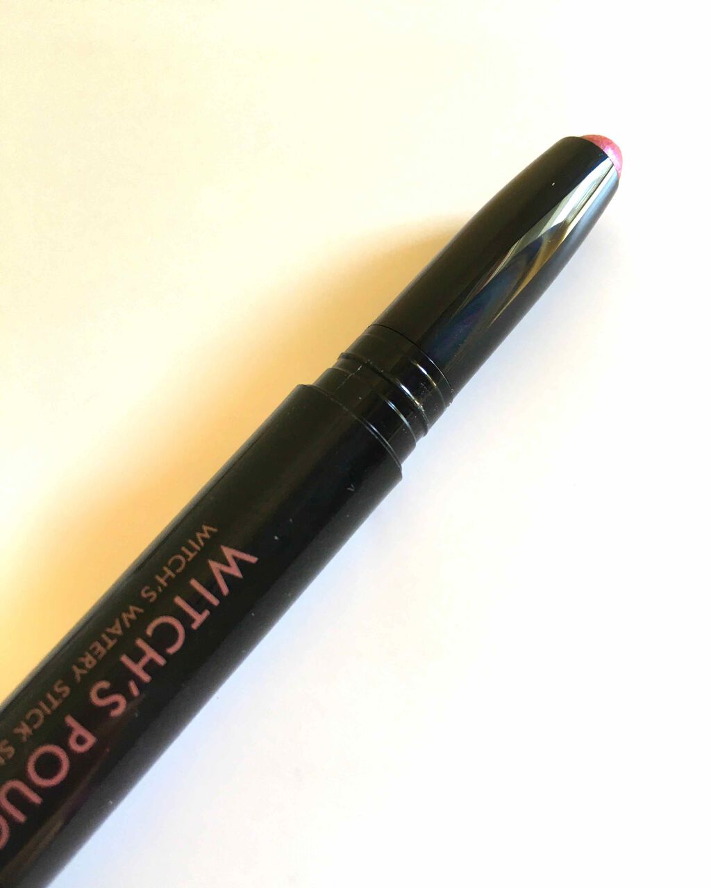 ウォータリースティックシャドウ 05 スパークルモーヴ/Witch's Pouch/スティックアイシャドウを使ったクチコミ（1枚目）