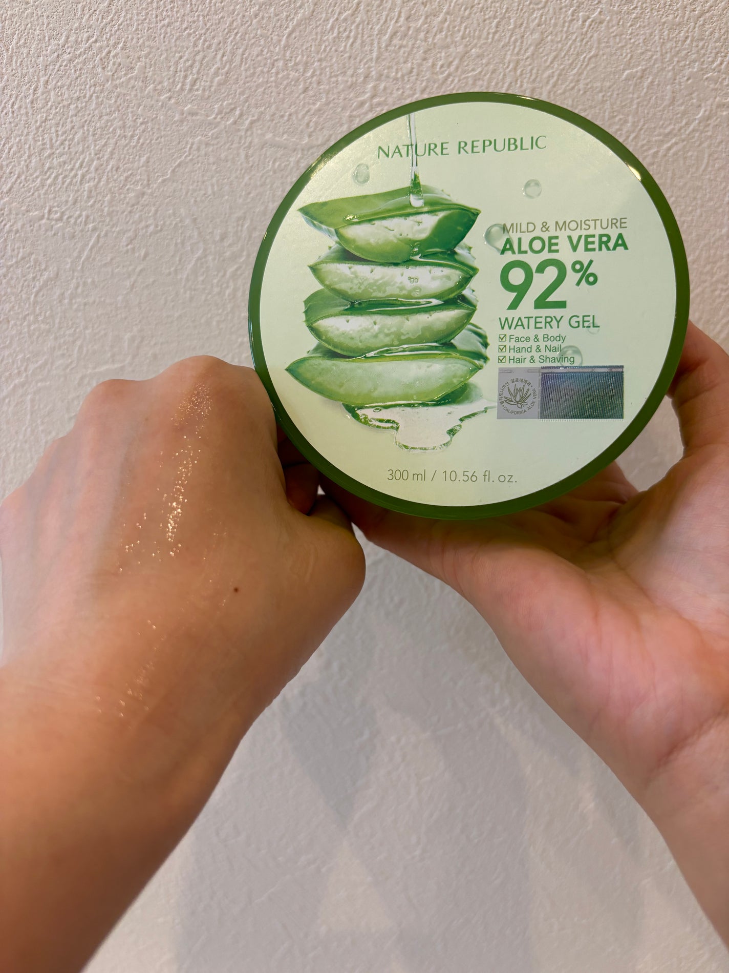 マイルド&モイスチャーアロエジェル/ネイチャーリパブリック/ボディローションを使ったクチコミ(4枚目)