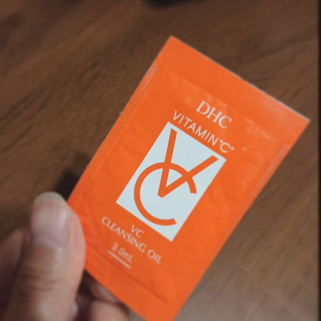 DHC VC クレンジングオイルのクチコミ「＼ビタミンC誘導体配合の温感クレンジング❣️／

サンプルもらったのがあったので使ってみました.....」（2枚目）