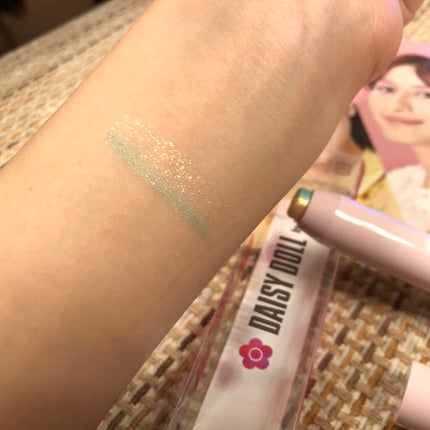 デュアル カラー スティック/DAISY DOLL by MARY QUANT/スティックアイシャドウを使ったクチコミ(3枚目)