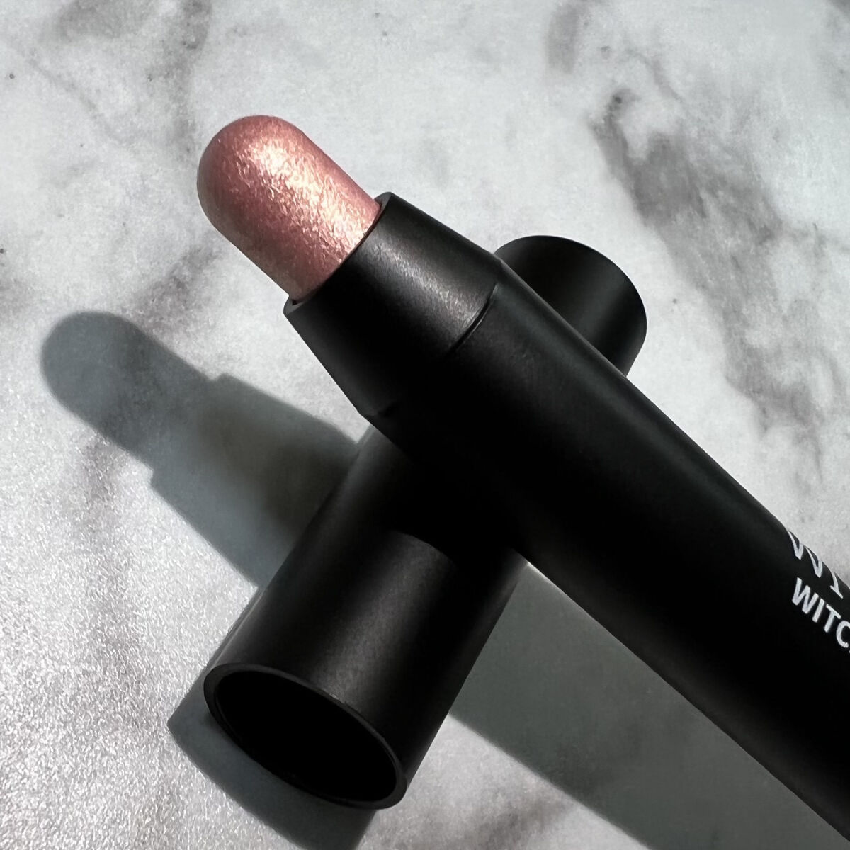 ウィッチズ フィットスティックシャドウ 01 ピンク/Witch's Pouch/スティックアイシャドウを使ったクチコミ（3枚目）