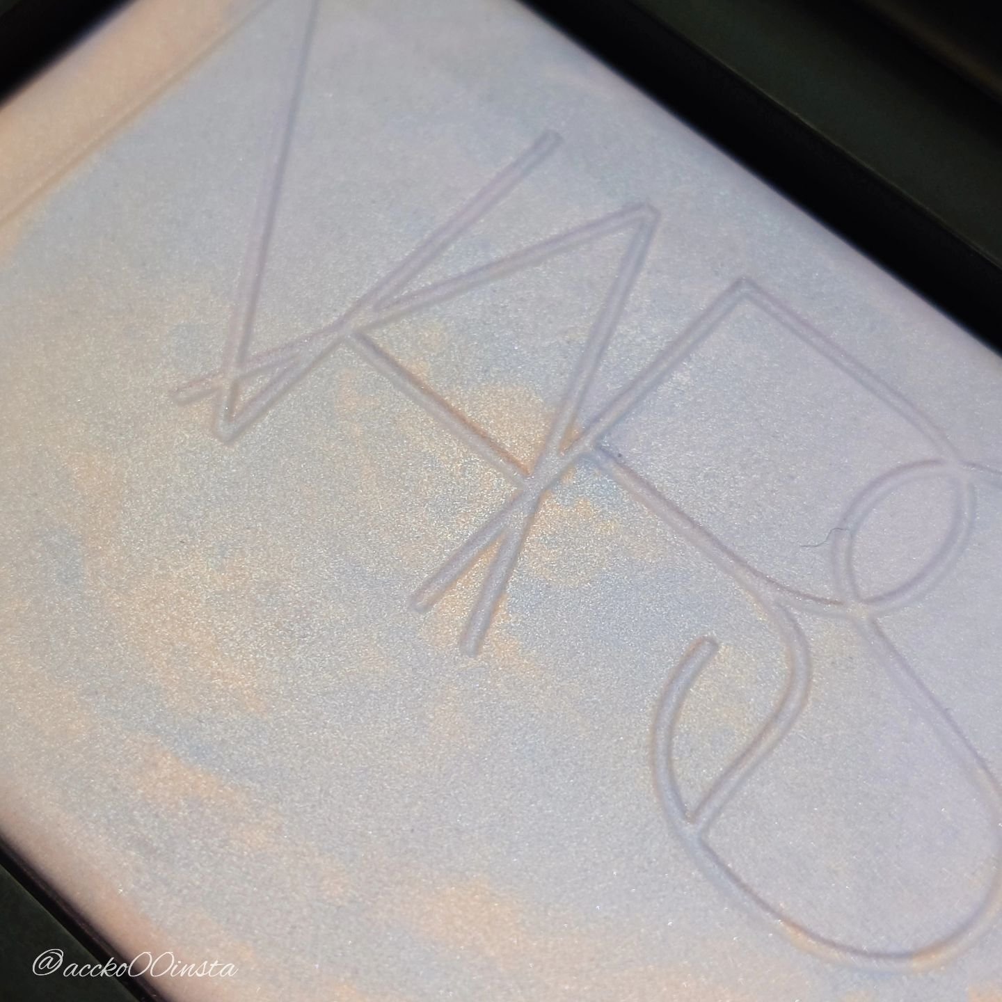 ライトリフレクティング プリズマティックパウダー/NARS/プレストパウダーを使ったクチコミ（2枚目）