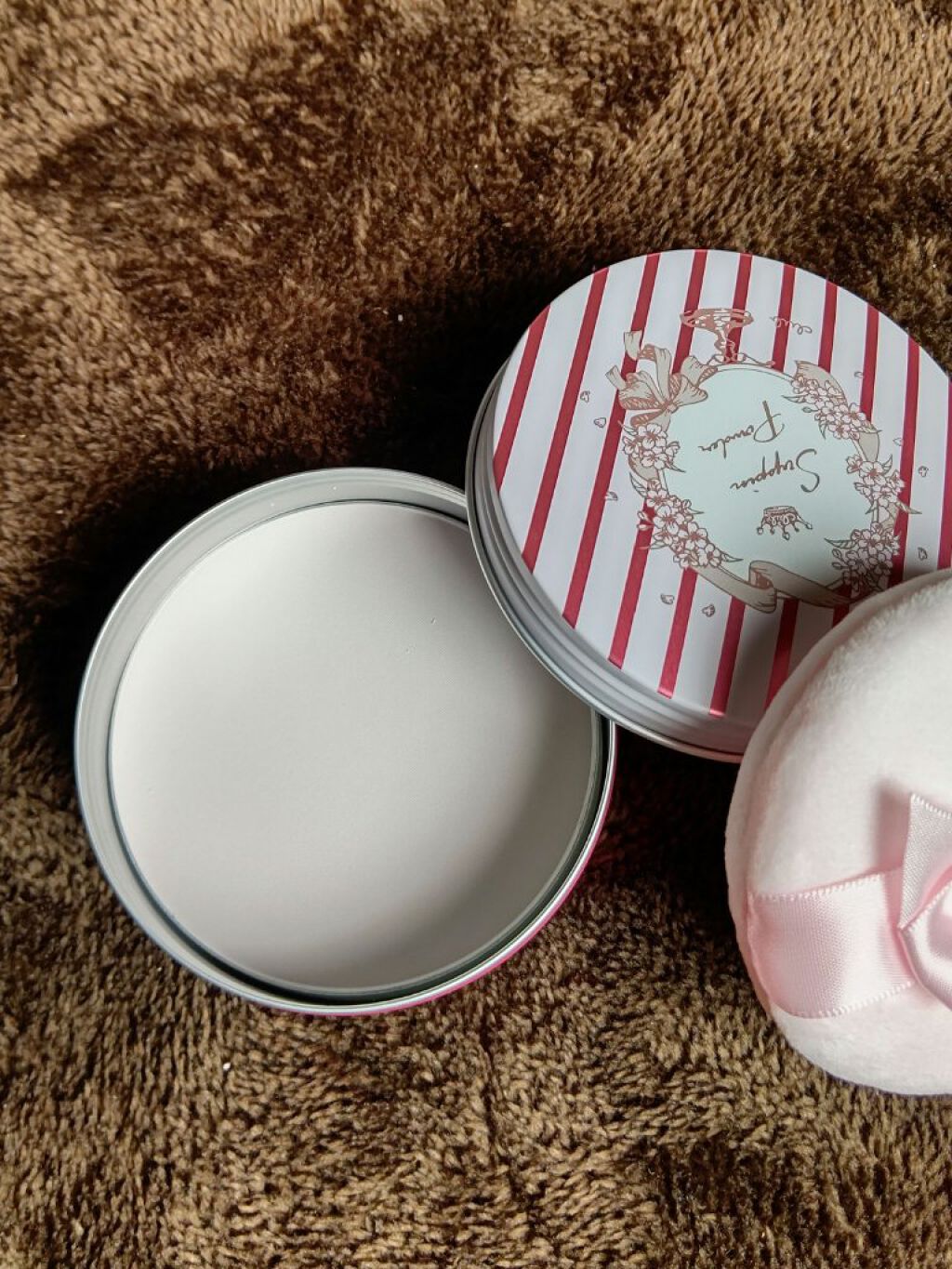 すっぴんパウダー チェリーブロッサムの香り/クラブ/プレストパウダーを使ったクチコミ（2枚目）