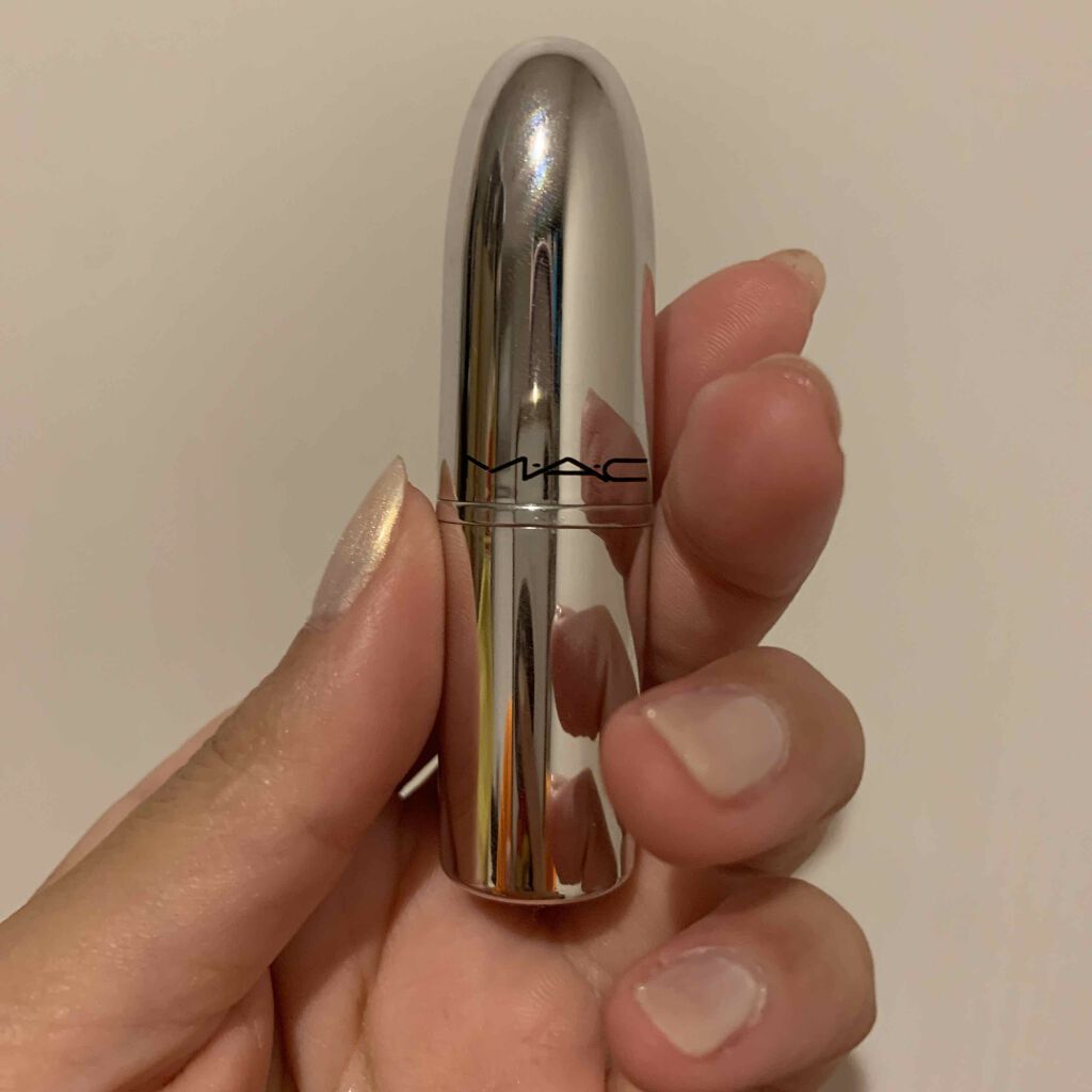 CHIKA on LIPS 「濃いピンクです!マットよりで、落ちにくいです💄夏とかに合う色か..」(1枚目)