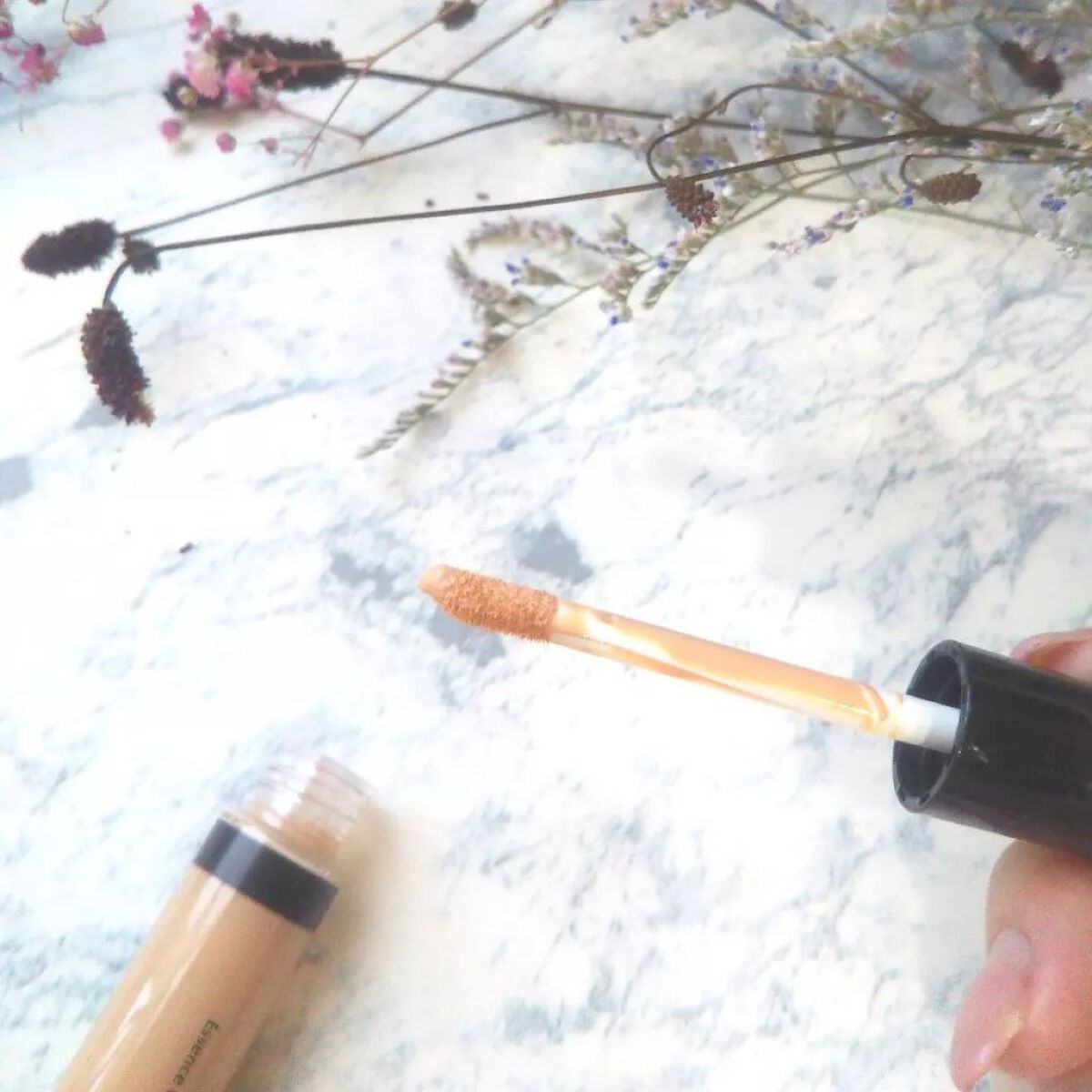 モイストラボ エッセンス薬用美白コンシーラー ナチュラルオークル03/Moist Labo/リキッドコンシーラーを使ったクチコミ（2枚目）