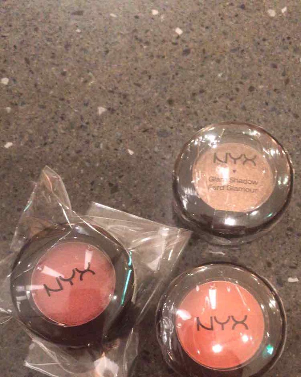 ホットシングル アイシャドウ/NYX Professional Makeup/単色アイシャドウを使ったクチコミ（2枚目）