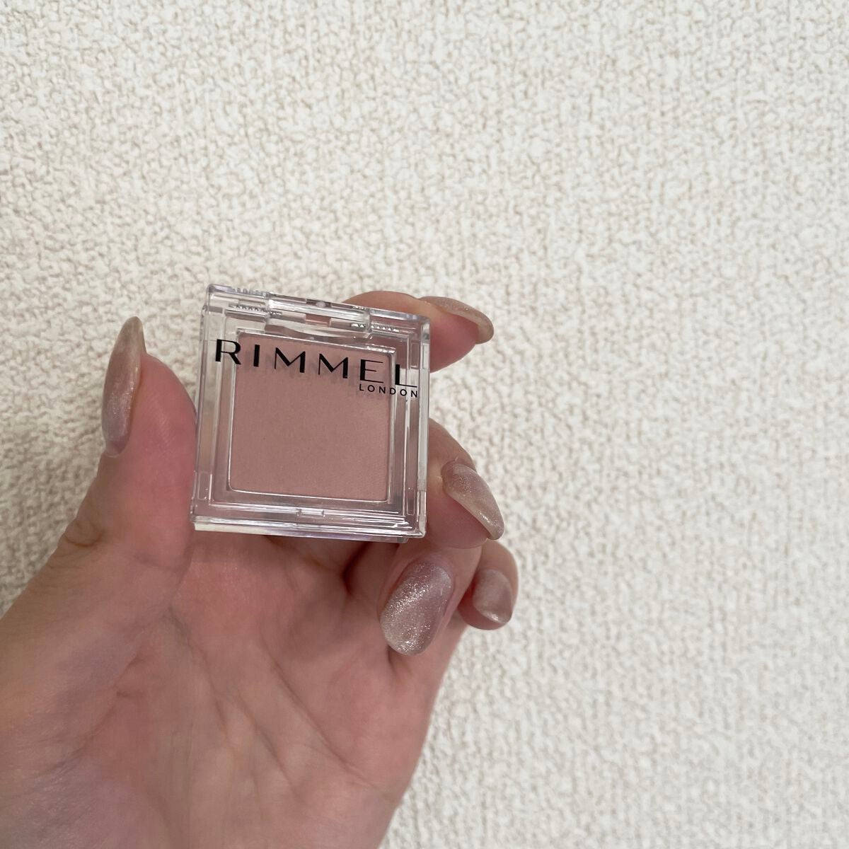 ワンダー キューブ アイシャドウ マット/リンメル ロンドン/単色アイシャドウを使ったクチコミ(1枚目)