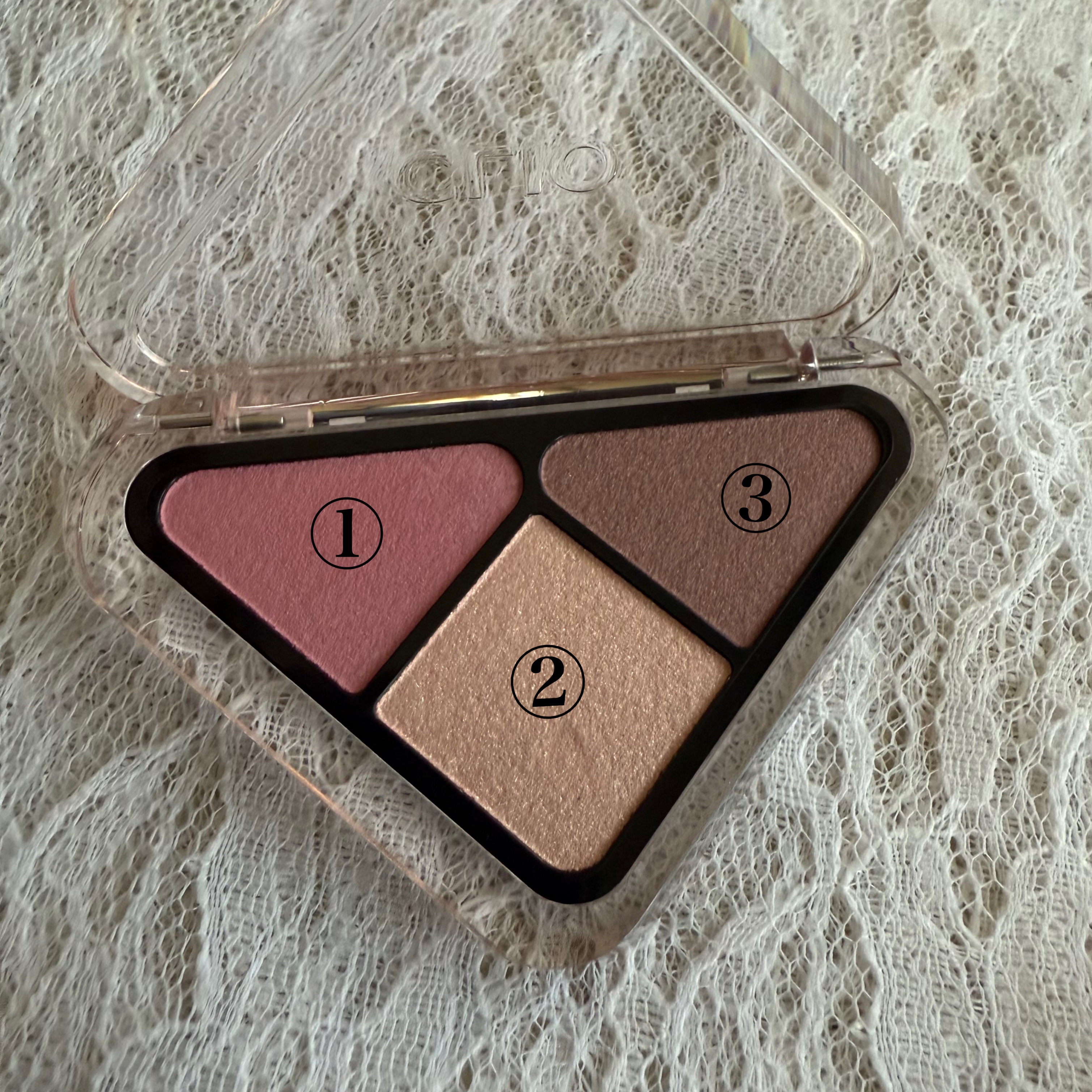エッセンシャル シャドウ タップ/CLIO/アイシャドウパレットを使ったクチコミ（3枚目）