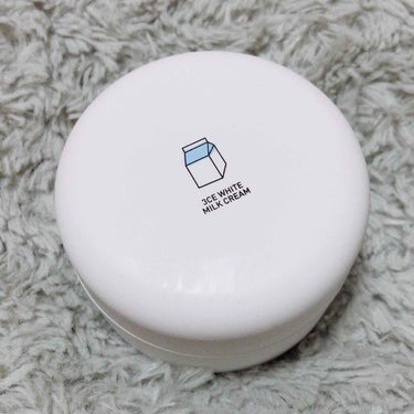 3CE WHITE MILK CREAM♡
ウユクリーム💓


お肌を白く＂見せてくれる''
全身使える白肌クリーム☺️

テクスチャーは重めでこっくり。
甘いミルクの香りがします💕

これを塗ると驚く