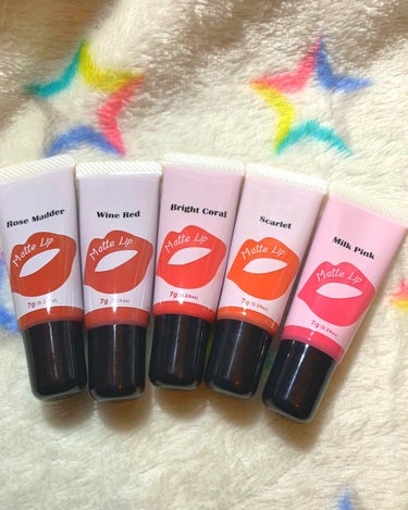 💄マットではない…💄


DAISOで発見して思わず全色買いしてしまった、こちらの商品。


カラーは左から、
・Rose Madder <ローズマダー>
・Wine Red <ワインレッド>
・Bri