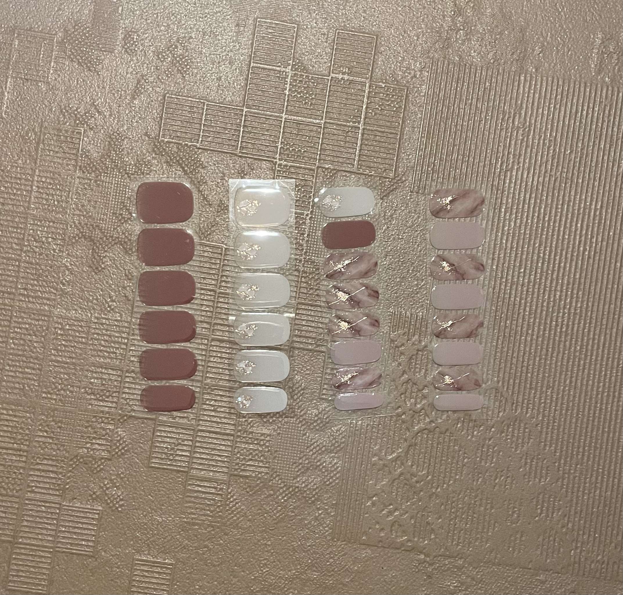 グロウ ジェルネイルシール/DASHINGDIVA MAGICPRESS/ネイルシールを使ったクチコミ（2枚目）