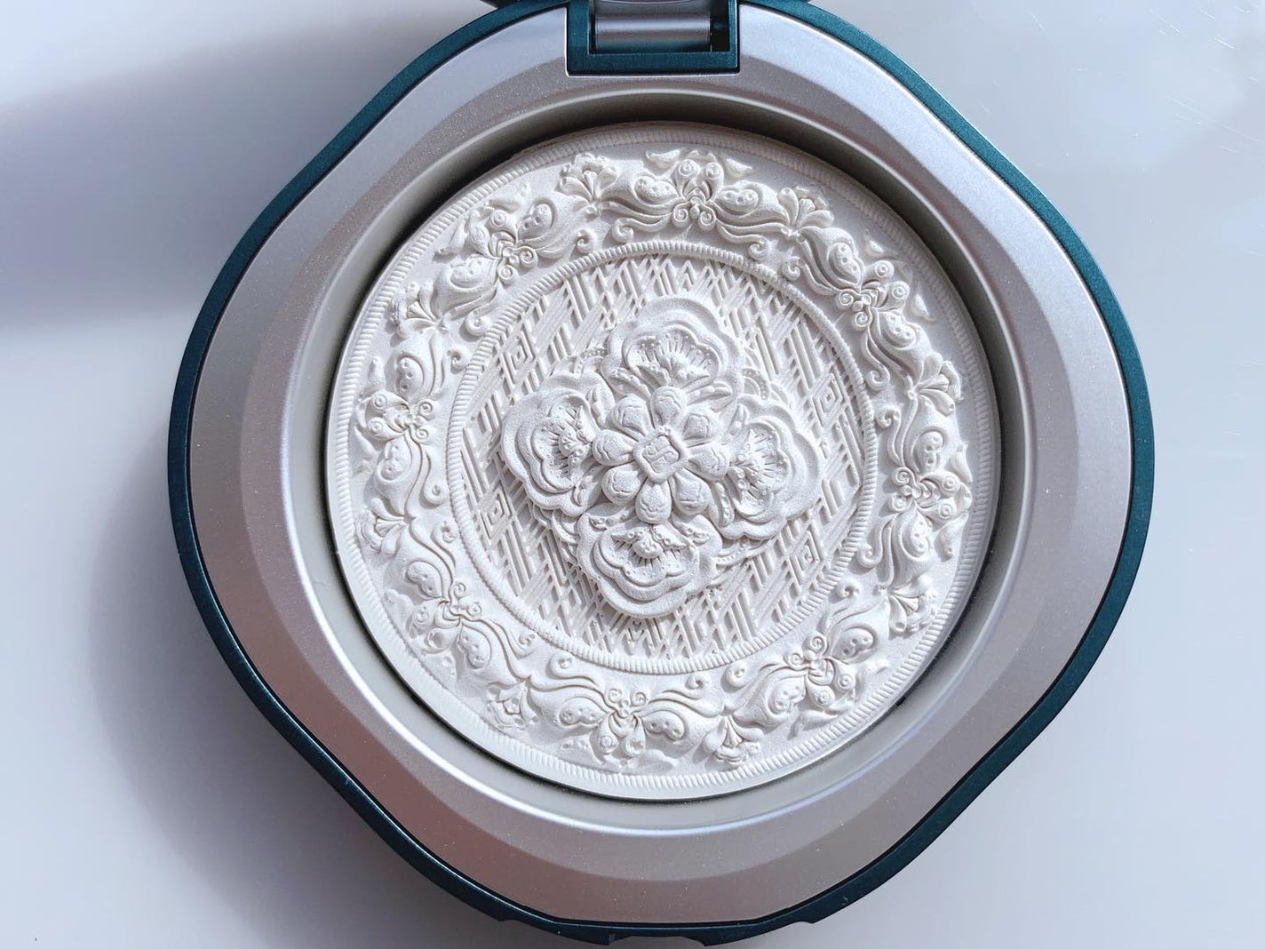 玉女桃花 プレストパウダー(苗族限定) 花西子