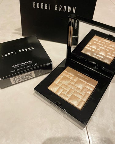 ハイライティング パウダー 33 ハニーグロウ（限定）/BOBBI BROWN/ハイライトを使ったクチコミ（1枚目）