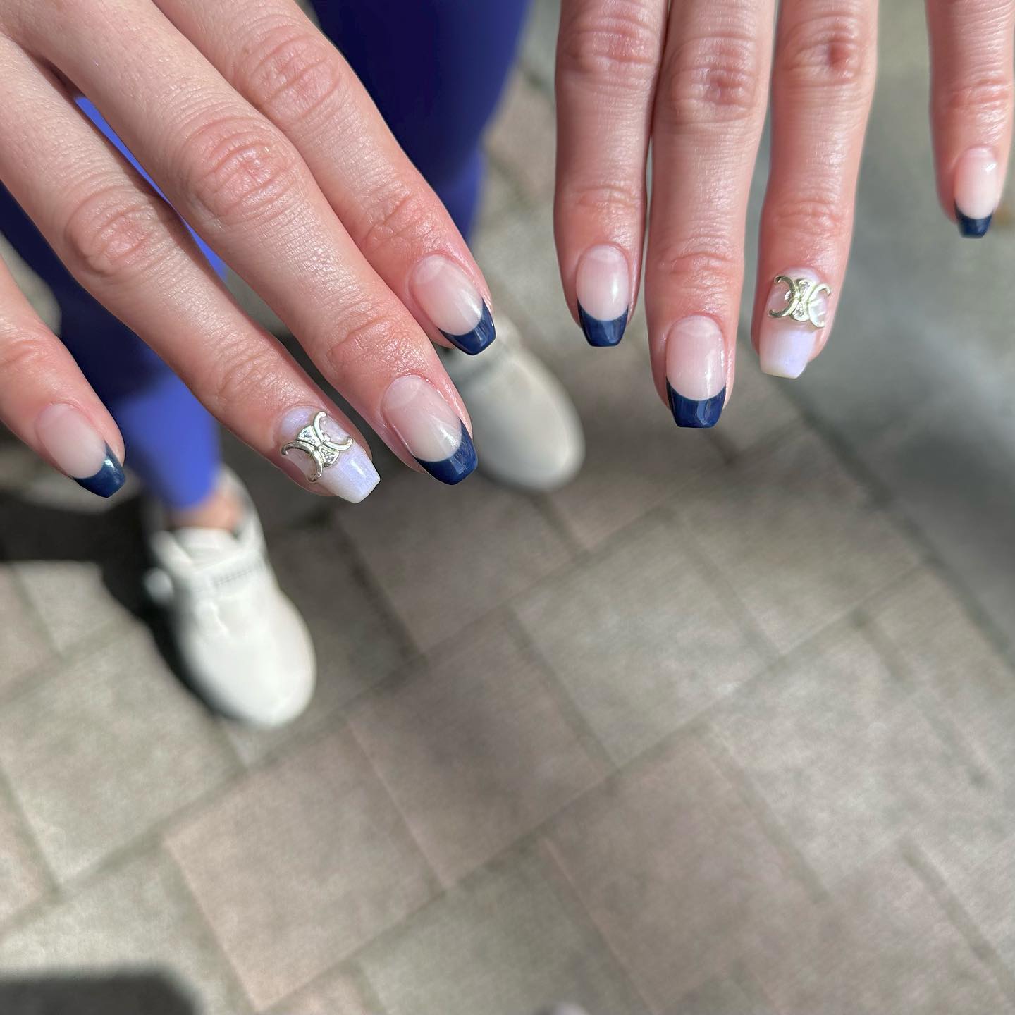 #ネイビーネイル,#フレンチネイル,#セリーヌネイル,#ロゴネイル,#ハートネイル,#大人ネイル,#きれいめネイル,#韓国ネイル,#中華ネイル,#ワンホンネイル,#トレンドネイル,#ビジューネイルのネイルデザイン