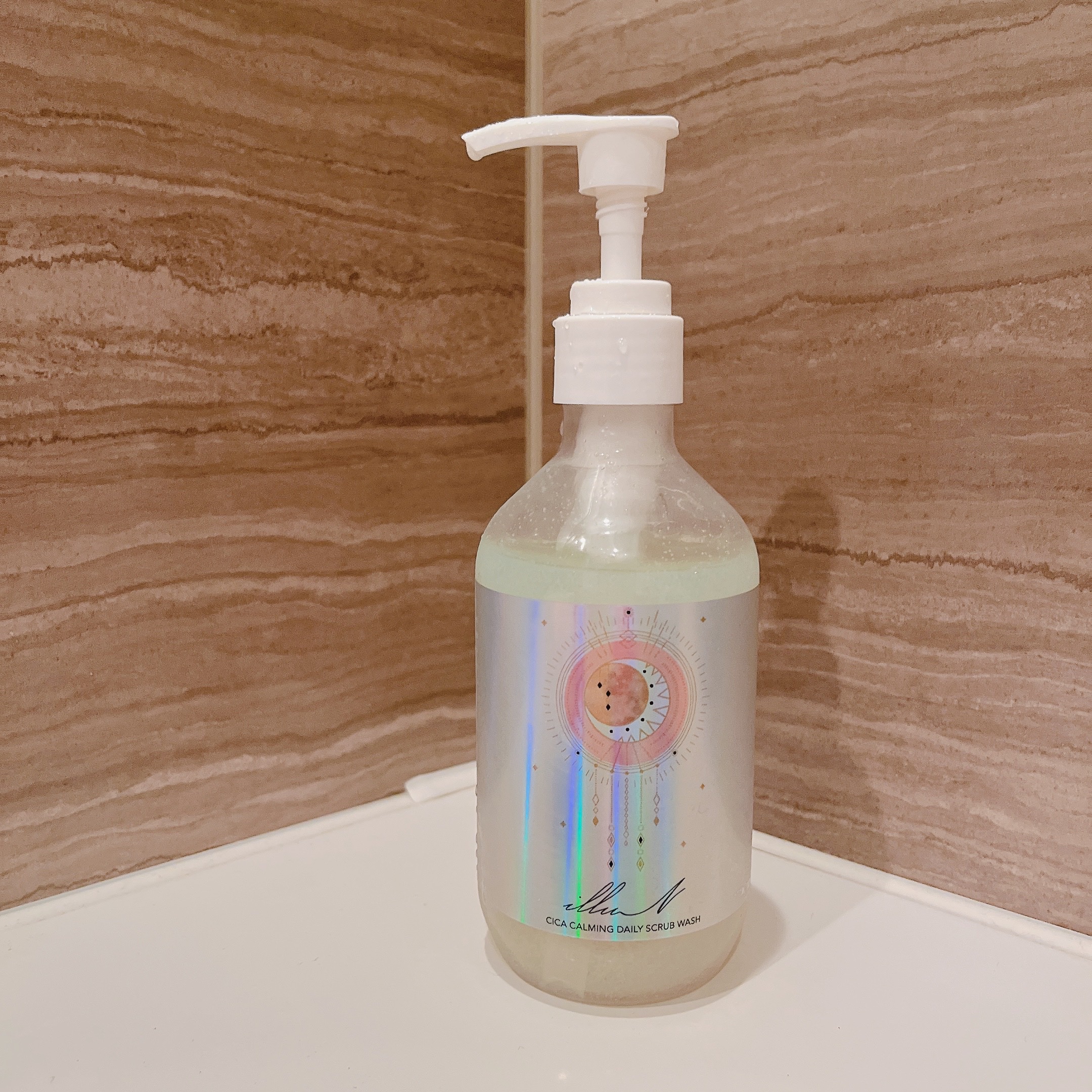 シカカーミングデイリースクラブウォッシュ/illuN/ボディスクラブを使ったクチコミ（2枚目）