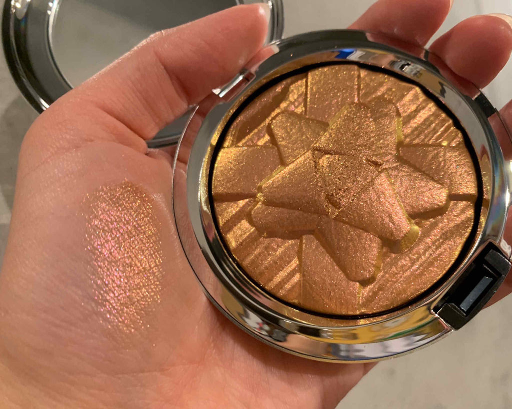 エクストラ ディメンション スキンフィニッシュ【ホリデーコレクション 2018】 スノーフラッシュト/M・A・C/パウダーハイライトを使ったクチコミ（1枚目）