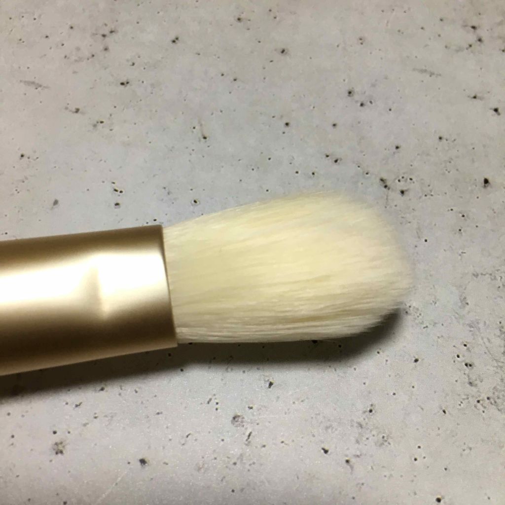 フェリセラ ハイライトブラシのクチコミ「
《結論》
私にはハイライトブラシとしてふわふわさ
加減と立体感のあるボリュームが足りなかった.....」（3枚目）