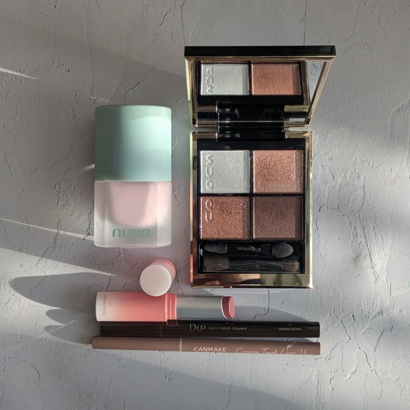 #今日のメイク

【使用アイテム】
️#SUQQU #シグニチャーカラーアイズ
129 #甘艶

#キャンメイク
#CANMAKE
#クリーミータッチライナー
15 カプチーノピンク

#ディーアップ 
#シルキーリキッドアイライナー
#ス