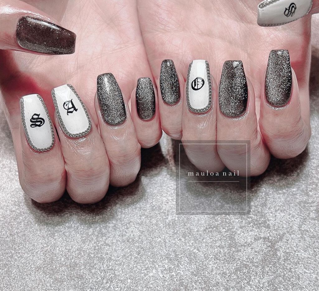 #オールドイングリッシュネイル,#グレーネイル,#アートネイル,#海ネイル,#ミラーアートネイル,#ブラックシルバーネイル,#太陽ネイル,#うねうねネイル,#サマーネイル,#ジュエリーネイル,#ミラーネイル,#手書きアートネイル,#チェーンネイル,#囲みチェーンネイル,#カーキネイル,#秋ネイル,#天王寺ネイル,#ネイルのネイルデザイン