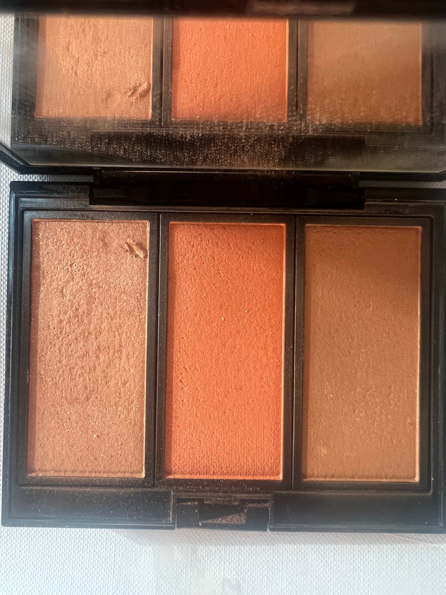 ホリデーアディクション ブラッシュ パレット “アンノウン ファミリア”/ADDICTION/パウダーチークを使ったクチコミ(2枚目)