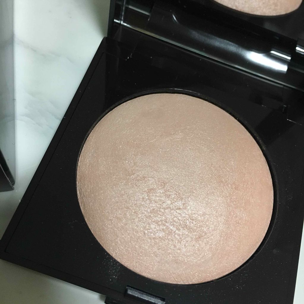 マットラディアンス ベイクドパウダー ハイライト01/ローラ メルシエ/パウダーハイライトを使ったクチコミ(2枚目)