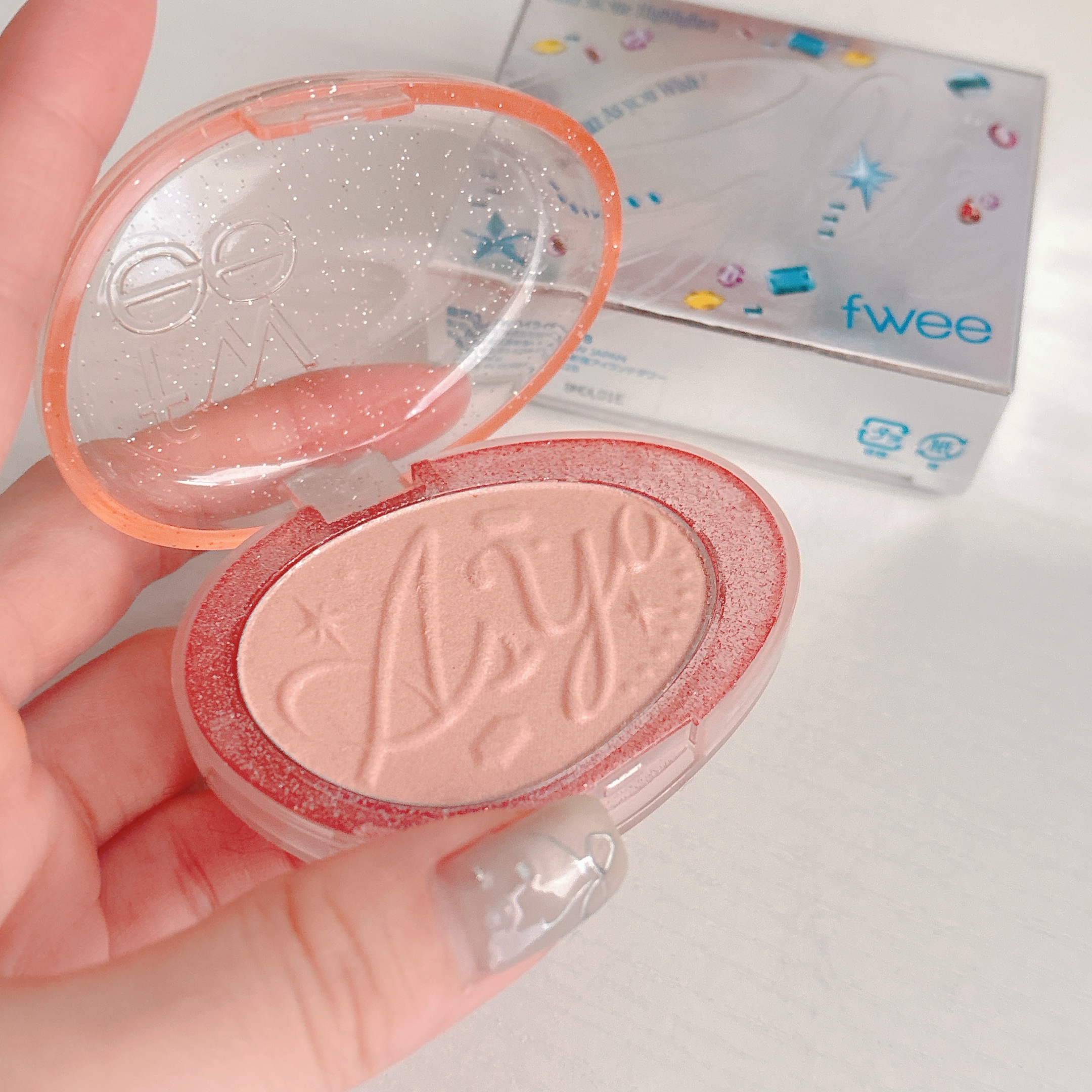 フィー グリッツストーンハイライター/fwee/パウダーハイライトを使ったクチコミ（1枚目）