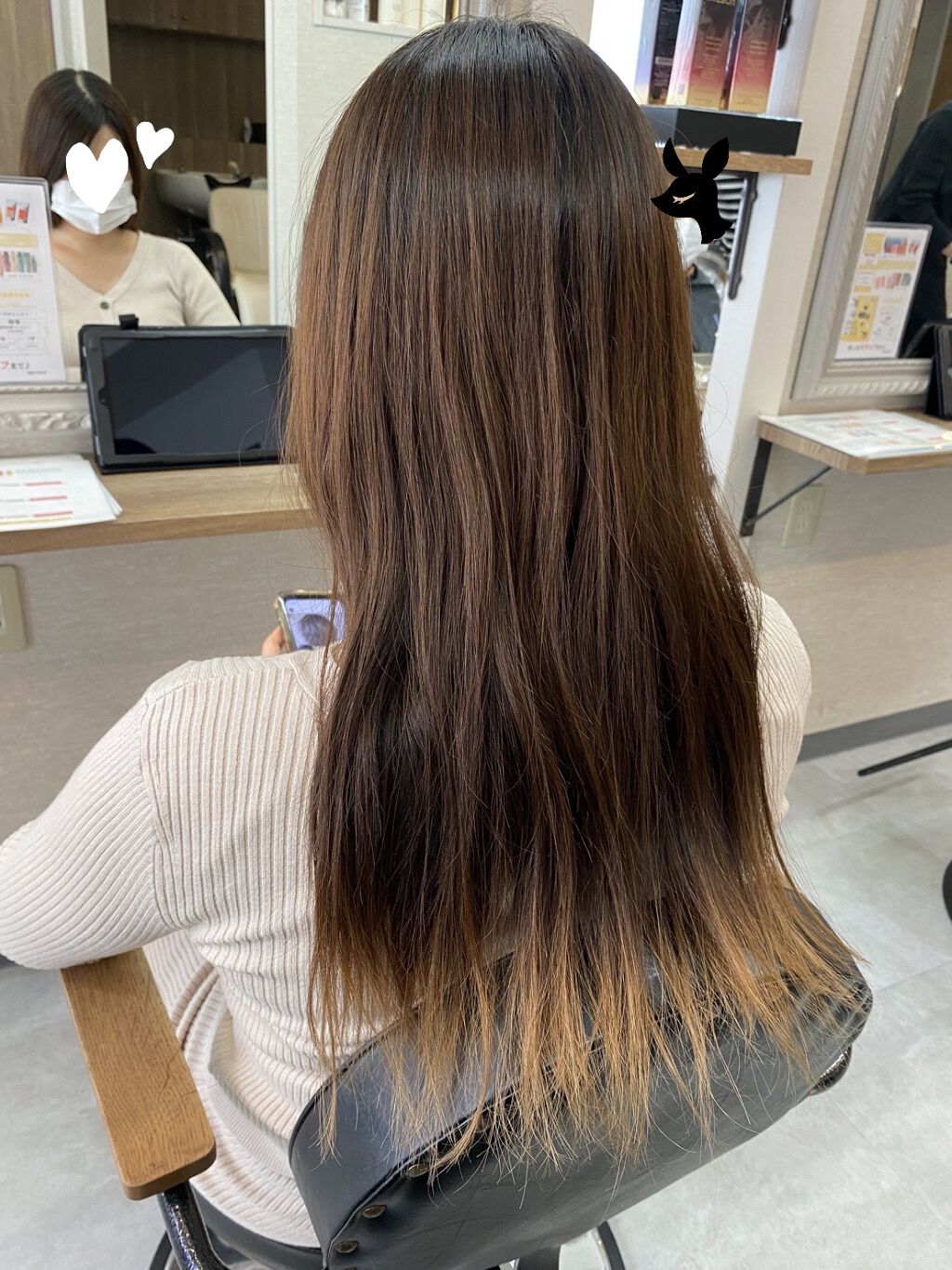 日記になりますが、昨日髪を切ってきまして。

逆インナーカラーというものに手を出しました。写真3枚目でもわかりづらいと思いますが、中は真っ黒です。

インスタとかで逆インナーカラーを調べてもらえればわかるんですけど結構トップのカラーは明るく