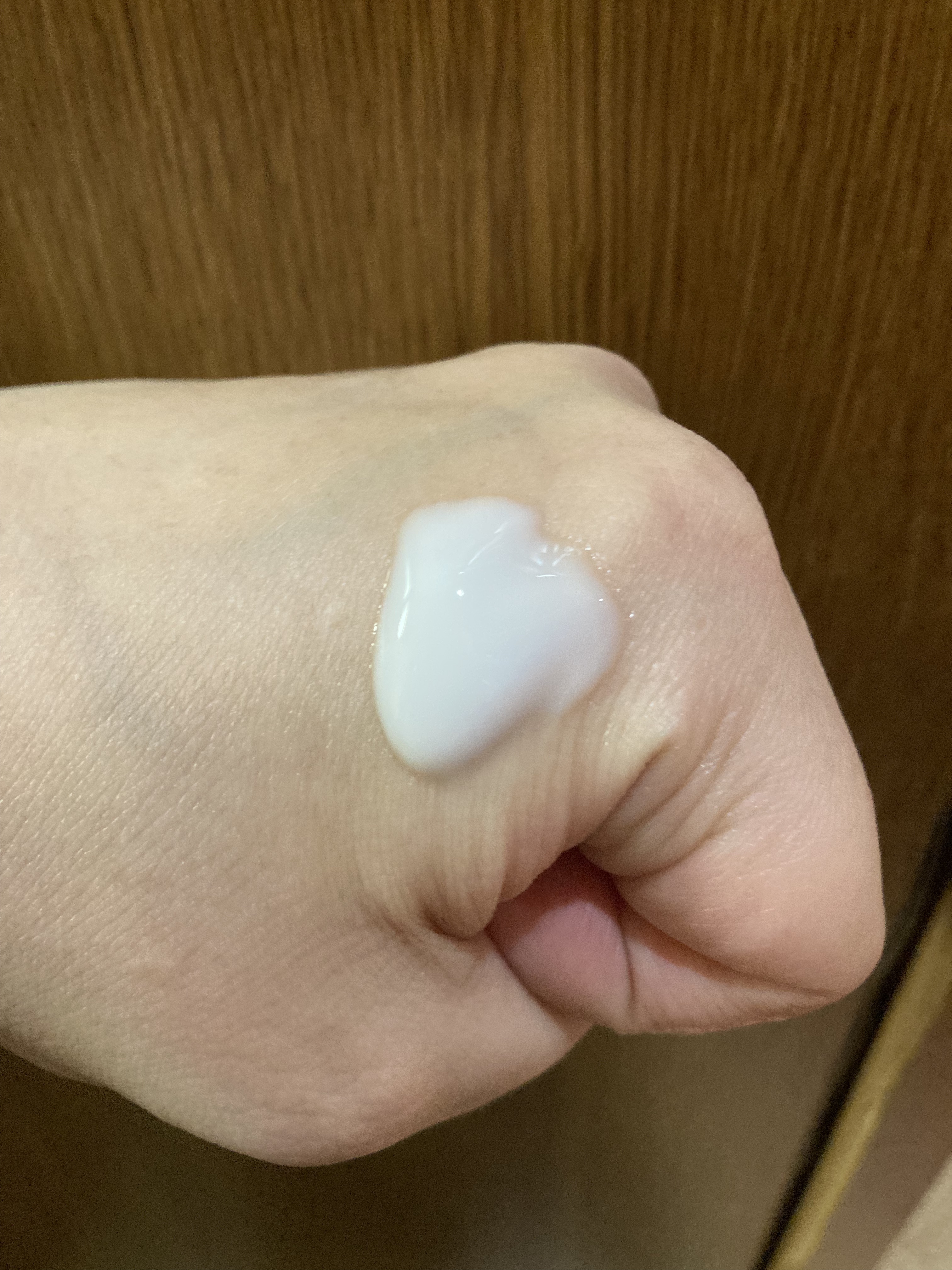 メラノCC 薬用しみ対策 美白乳液【医薬部外品】のクチコミ「マイベスコス、どんどんいきます！

乳液はこちらのメラノCC！

夏場も心地よく使えました。
.....」（3枚目）