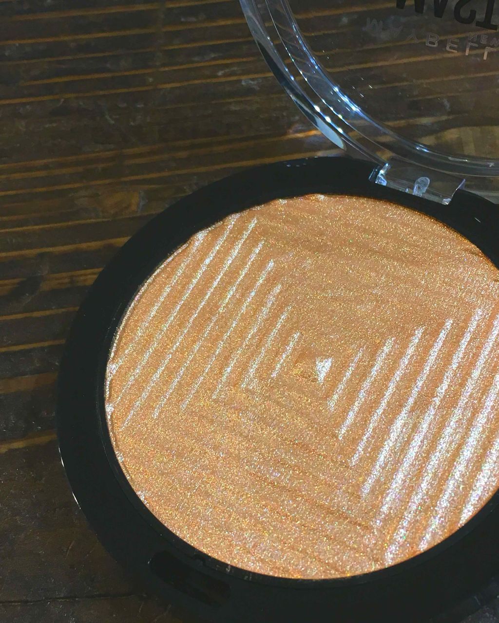 マスタークロームハイライター/MAYBELLINE NEW YORK/パウダーハイライトを使ったクチコミ（2枚目）