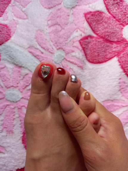 まゆみ on LIPS 「今週のフットネイル(^-^)/♥️蝶々とでっかいハート!カラー..」(2枚目)