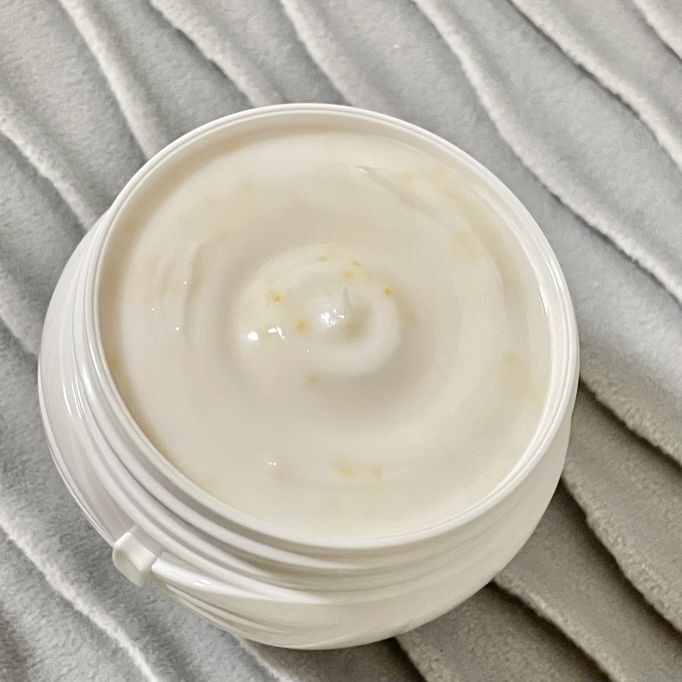 ジルスチュアート  ホワイトフローラル  ハンドクリーム  ディープモイスチュア /JILL STUART/ハンドクリームを使ったクチコミ（2枚目）